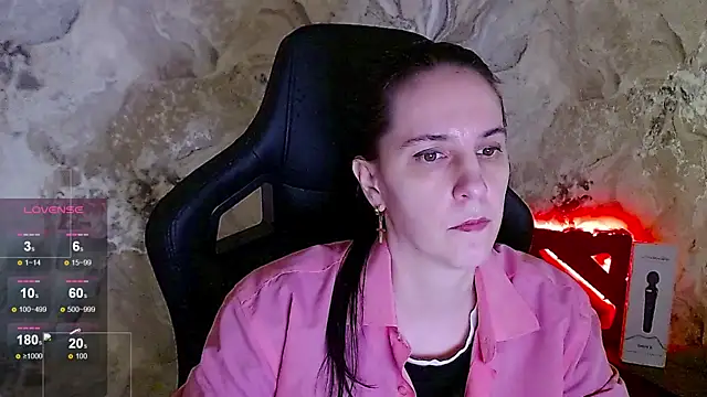 Irwi Tomboy online show from 06-01-26, 02:39