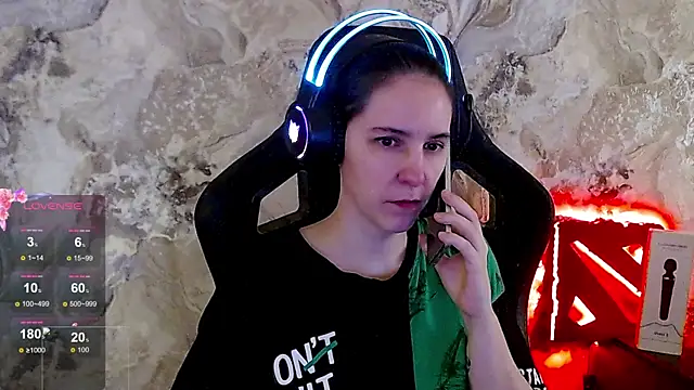 Irwi Tomboy online show from 06-11-26, 01:08
