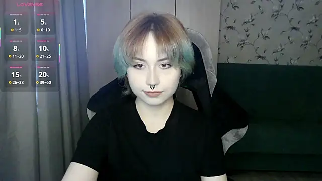 Snapshot of LeisaHopperstad chatting on 05-18-26, 12:21 LeisaHopperstad online show from 05-18-26, 12:21