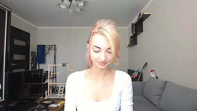 Snapshot of JillianBozak chatting on 09-28-25, 10:11 JillianBozak online show from 09-28-25, 10:11