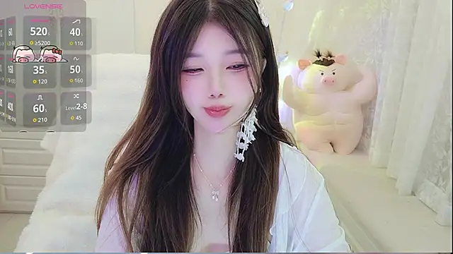 Snapshot of Coco-Di chatting on 05-16-26, 02:32 Coco-Di online show from 05-16-26, 02:32