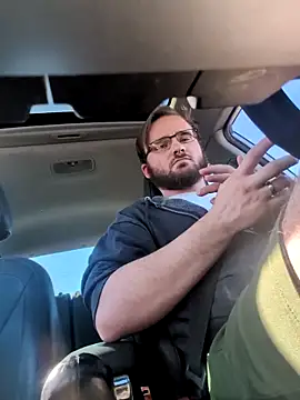 Snapshot of bear8t chatting on 10-29-25, 09:25 bear8t online show from 10-29-25, 09:25