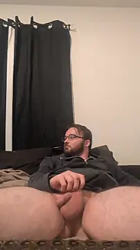 Snapshot of bear8t chatting on 10-31-25, 10:56 bear8t online show from 10-31-25, 10:56