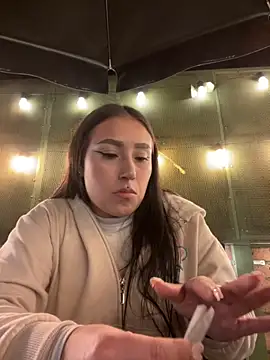 Snapshot of marii_mar chatting on 10-15-25, 04:11 marii mar online show from 10-15-25, 04:11