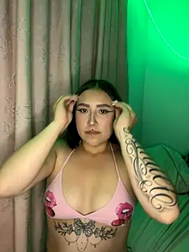 Snapshot of marii_mar chatting on 10-21-25, 02:44 marii mar online show from 10-21-25, 02:44