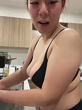 Snapshot of blueburrypie chatting on 02-12-26, 12:49 blueburrypie online show from 02-12-26, 12:49