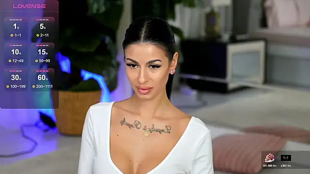 Snapshot of EvaAmanti chatting on 10-29-25, 05:39 EvaAmanti online show from 10-29-25, 05:39