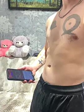 Snapshot of KirilStella chatting on 10-17-25, 12:40 KirilStella online show from 10-17-25, 12:40
