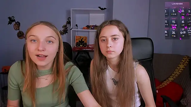 rebecca smile online show from 10-23-25, 01:43