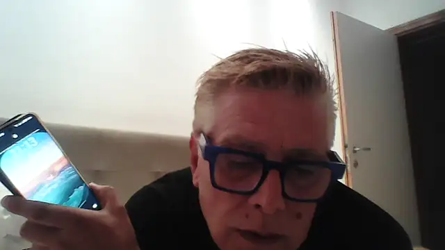 Snapshot of Andyrsdick chatting on 10-17-25, 07:15 Andyrsdick online show from 10-17-25, 07:15