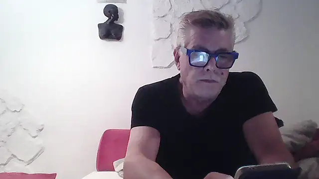 Snapshot of Andyrsdick chatting on 10-07-25, 10:00 Andyrsdick online show from 10-07-25, 10:00