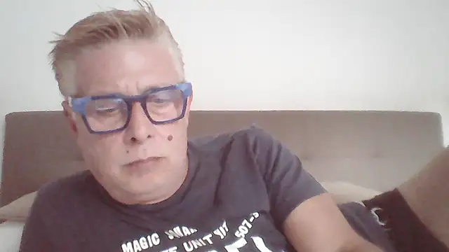 Snapshot of Andyrsdick chatting on 10-18-25, 03:36 Andyrsdick online show from 10-18-25, 03:36