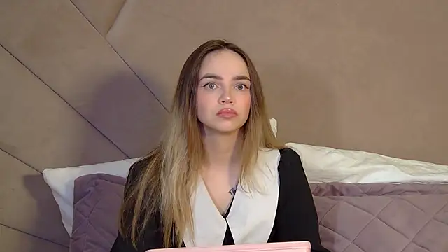 Snapshot of AnitaVenture chatting on 04-17-26, 04:15 AnitaVenture online show from 04-17-26, 04:15