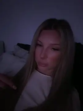 Snapshot of blondeeee chatting on 02-23-26, 06:08 blondeeee online show from 02-23-26, 06:08