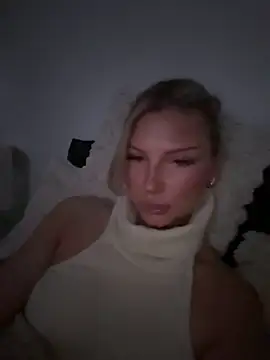 Snapshot of blondeeee chatting on 03-04-26, 06:48 blondeeee online show from 03-04-26, 06:48