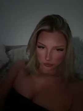 Snapshot of blondeeee chatting on 03-13-26, 05:29 blondeeee online show from 03-13-26, 05:29