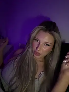 Snapshot of blondeeee chatting on 02-07-26, 06:16 blondeeee online show from 02-07-26, 06:16