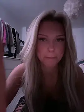 blondeeee online show from 12-16-25, 05:28