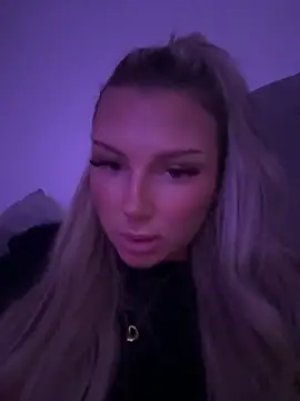 Snapshot of blondeeee chatting on 05-02-26, 05:40 blondeeee online show from 05-02-26, 05:40