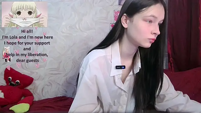 Snapshot of LolaVibe chatting on 10-21-25, 10:09 LolaVibe online show from 10-21-25, 10:09
