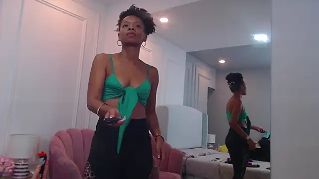 ChantalGarner online show from 10-22-25, 12:37