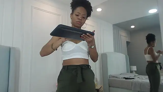 ChantalGarner online show from 12-18-25, 01:15