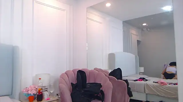 ChantalGarner online show from 10-17-25, 01:24