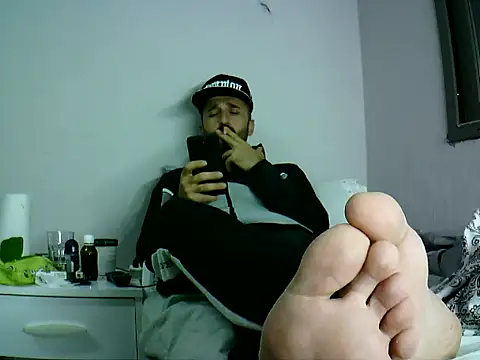 Snapshot of krerem chatting on 10-25-25, 03:45 krerem online show from 10-25-25, 03:45