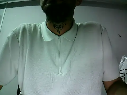 Snapshot of krerem chatting on 10-13-25, 02:40 krerem online show from 10-13-25, 02:40