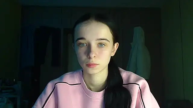 Emilia Light online show from 12-19-25, 07:00