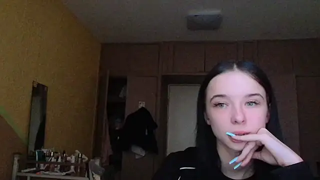 Emilia Light online show from 04-03-26, 08:10