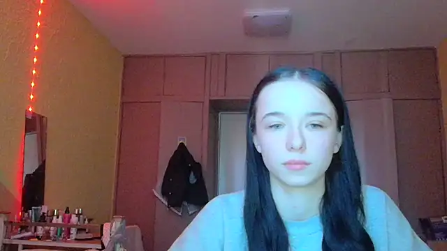 Emilia Light online show from 04-15-26, 05:46