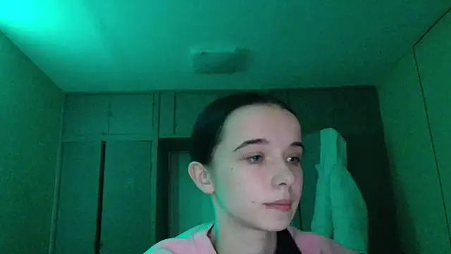 Emilia Light online show from 12-04-25, 07:51