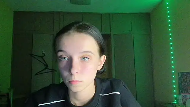 Emilia Light online show from 10-11-25, 06:53