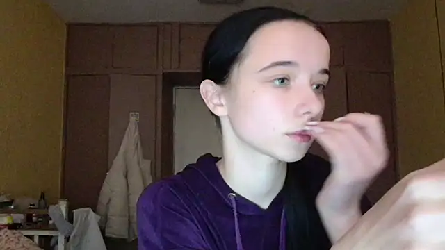 Emilia Light online show from 11-13-25, 07:45