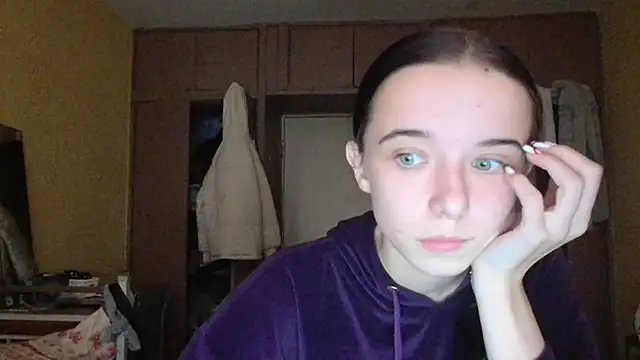 Emilia Light online show from 10-28-25, 12:04