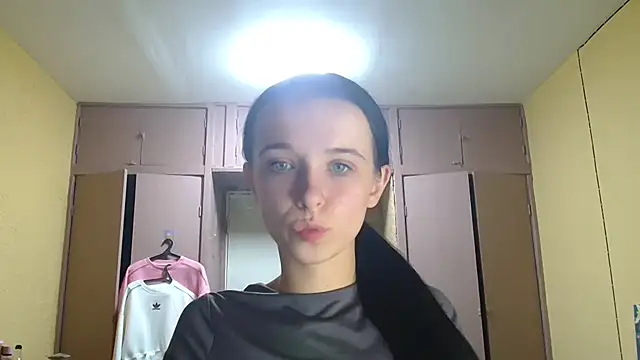 Emilia Light online show from 10-04-25, 06:42