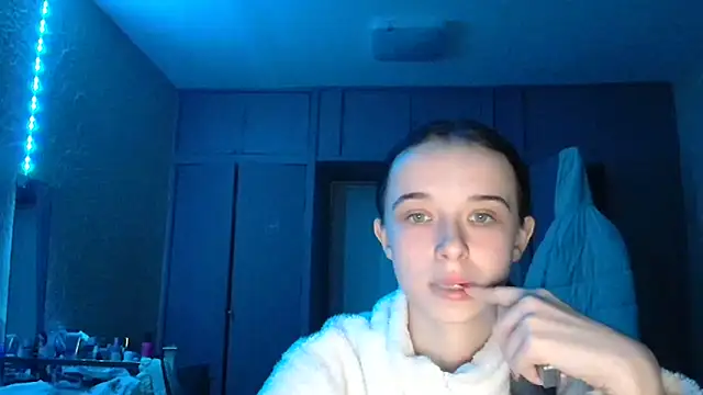 Emilia Light online show from 02-12-26, 05:45