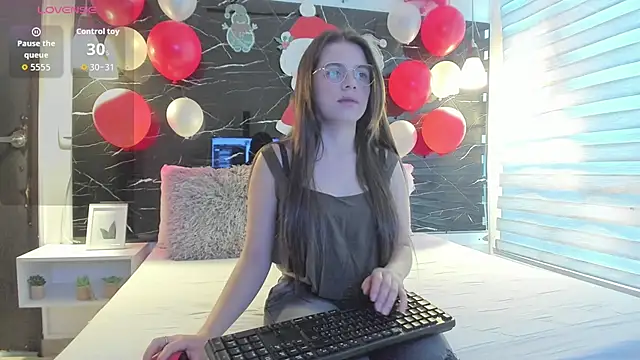 ZOE LE online show from 12-15-25, 11:38