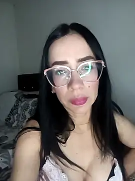 Snapshot of YaraDuartee chatting on 04-07-26, 01:29 YaraDuartee online show from 04-07-26, 01:29