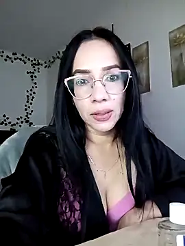 YaraDuartee online show from 10-21-25, 08:52