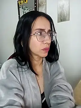 YaraDuartee online show from 12-13-25, 08:04