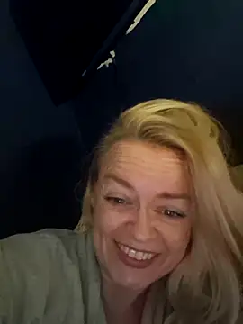 Snapshot of demidelightfulxx chatting on 10-19-25, 08:33 demidelightfulxx online show from 10-19-25, 08:33