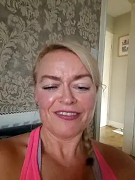 Snapshot of demidelightfulxx chatting on 09-29-25, 01:17 demidelightfulxx online show from 09-29-25, 01:17