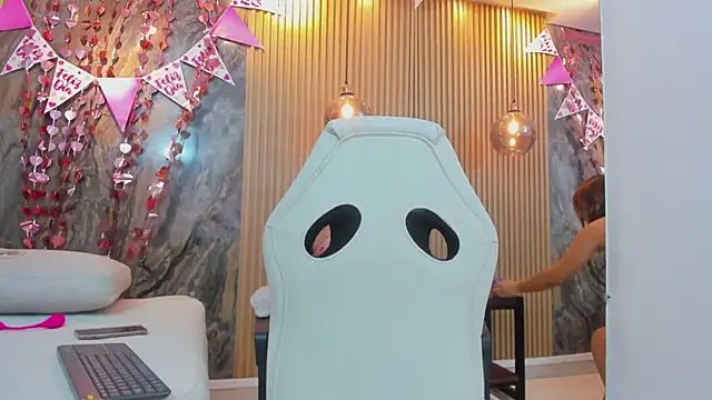 beca winn online show from 02-09-26, 12:36