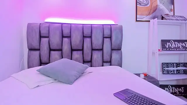 Violet Anders online show from 01-10-26, 06:58