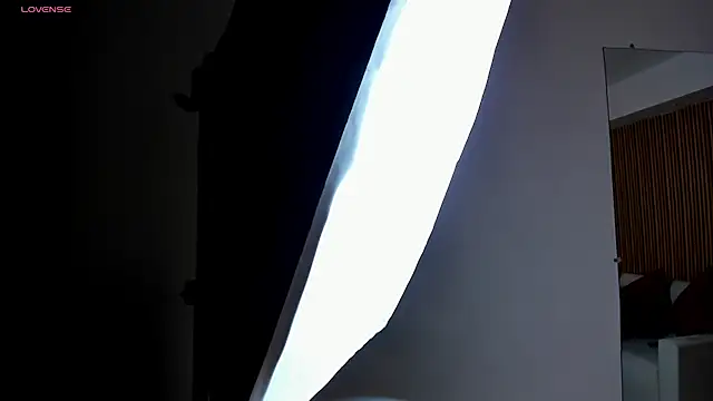 Caroline Millerr online show from 11-29-25, 11:43