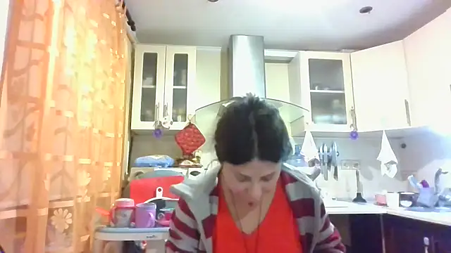 Snapshot of QueenMomyS chatting on 10-16-25, 08:06 QueenMomyS online show from 10-16-25, 08:06