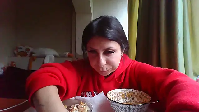 Snapshot of QueenMomyS chatting on 10-17-25, 01:35 QueenMomyS online show from 10-17-25, 01:35