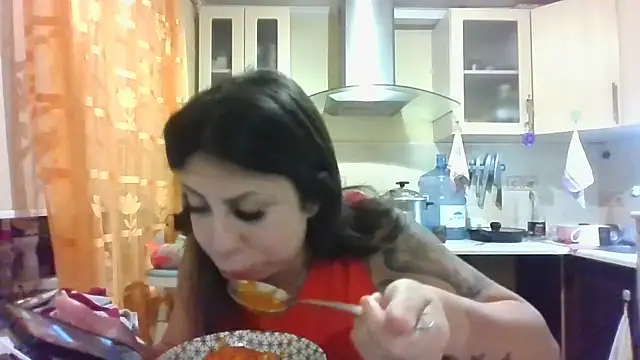 Snapshot of QueenMomyS chatting on 10-18-25, 01:40 QueenMomyS online show from 10-18-25, 01:40